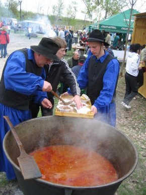 Уха з капустою, гуляш з вином (ФОТОРЕПОРТАЖ) – 07