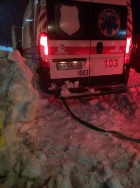 Двічі за ніч медики викликали рятувальників – 03