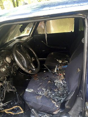 Хустські рятувальники загасили пожежу в автмомобілі – 03