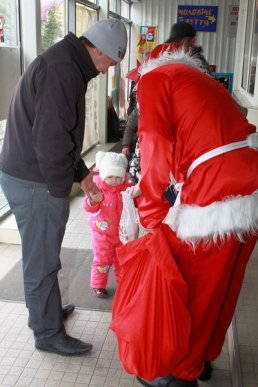 День святого Миколая у «ЦУМі» відзначили подарунками (ФОТО) – 06