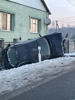 Ранкова автотроща на Закарпатті: дві автівки сильно пошкоджені – 05 Ранкова автотроща на Закарпатті: дві автівки сильно пошкоджені – 05