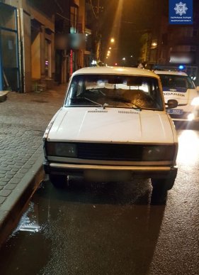 В Ужгороді чоловік їздив містом під кайфом – 03