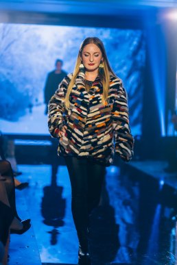 Мода заради життя: на Закарпатті відбувся ІІІ-й благодійний показ мод дизайнерки Роксолани Новак – 105