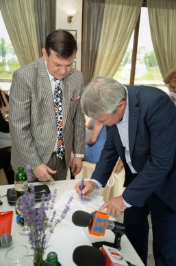 Роль громадських організацій в консолідації українського суспільства обговорювали в Мукачеві – 59