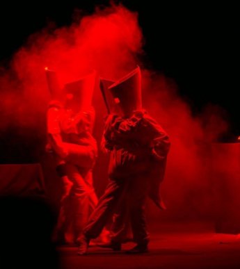 Незвичайною постановкою у Мукачеві завершився театральний фестиваль – 04 Незвичайною постановкою у Мукачеві завершився театральний фестиваль – 04