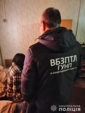 21-річна ужгородка надавала послуги інтимного характеру – 01