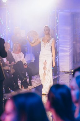 Мода заради життя: на Закарпатті відбувся ІІІ-й благодійний показ мод дизайнерки Роксолани Новак – 31