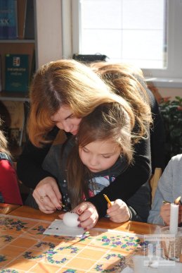 Майстер-клас із писанкарства відбувся у Мукачівській міській бібліотеці (ФОТО) – 02