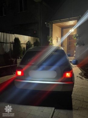 Протягнув патрульного кілька метрів на капоті: що трапилось в Ужгороді – 02