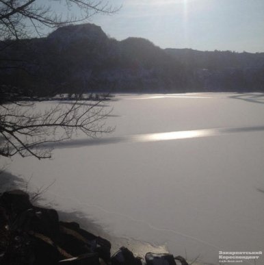 Через сильні морози ужгородський кар’єр вкрився кригою – 02