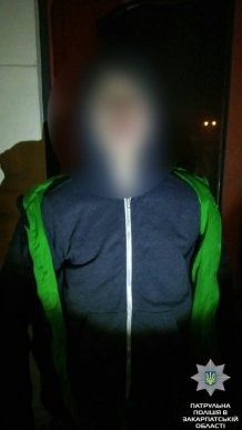 Вночі патрульні затримали чоловіка, який проник у чужу машину – 02