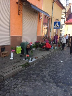Торгівля біля ринку: багатьох мукачівців обурили дії муніципалів – 01