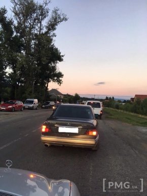 На Іршавщині не розминулись "Mercedes" та "шістка" – 01