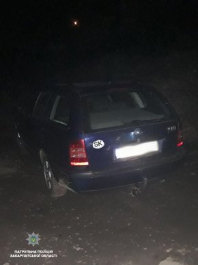 Вночі в Ужгороді троє осіб у масках скоїли злочин – 04