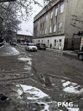 Наслідки снігопаду у Мукачеві: що зараз відбувається на вулицях міста – 03