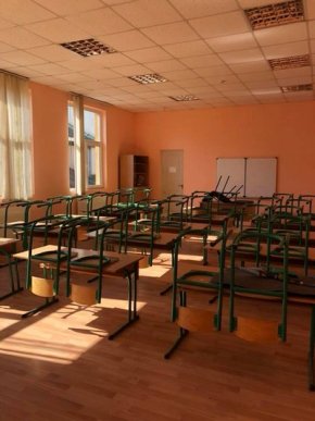Як триває ремонт класів в одній із шкіл Мукачева – 04