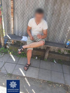 В Ужгороді п’яний водій пропонував патрульним гроші – 02