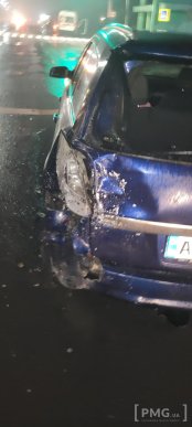 У Ракошині "швидка" в’їхала у легковик – 02