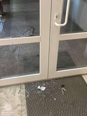 В Ужгороді чоловік проник в офіс – 02