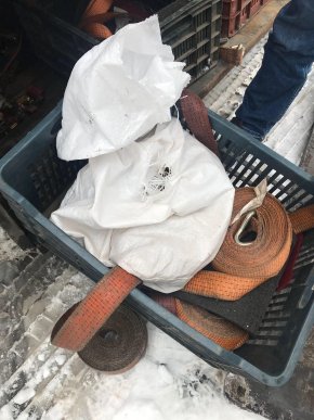 Угорець намагався вивезти з України понад 6 кг бурштину – 02