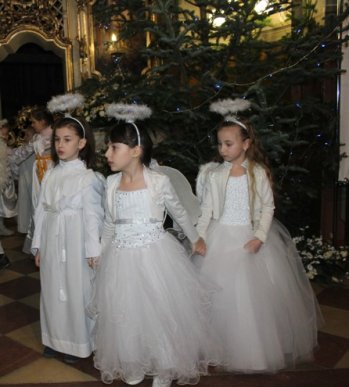 В Ужгороді відбувся перший тур фестивалю колядників – 08