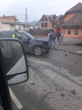 Аварія у Хусті: одна з машин влетіла в будинок – 07