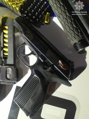 2 пістолети і набої: патрульні розповіли про випадок, який стався у Ракошині – 03