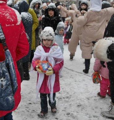 Хороводи, конкурси, подарунки: в Ужгороді відбувся святковий флешмоб "Колядуймо разом" – 10 Хороводи, конкурси, подарунки: в Ужгороді відбувся святковий флешмоб "Колядуймо разом" – 10