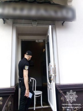 В Ужгороді патрульні перевірили заклади харчування та маршрутки – 04 В Ужгороді патрульні перевірили заклади харчування та маршрутки – 04