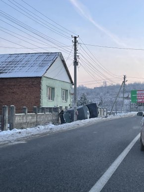 Ранкова автотроща на Закарпатті: дві автівки сильно пошкоджені – 03 Ранкова автотроща на Закарпатті: дві автівки сильно пошкоджені – 03