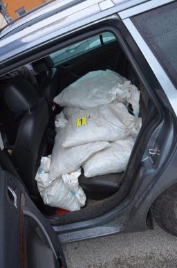 Через кордон до Словаччини переправили партію контрабандного бурштину на понад 500 тисяч євро – 05 Через кордон до Словаччини переправили партію контрабандного бурштину на понад 500 тисяч євро – 05