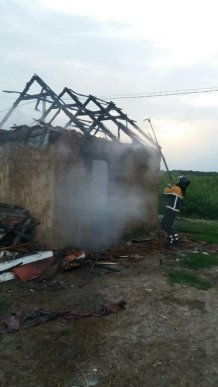 Горіли 2 житлові будинки: подробиці від рятувальників – 02