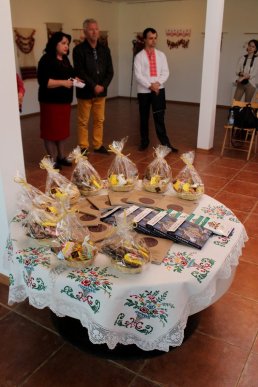 В Ужгороді відкрили великодню виставку "Світ писанки" – 04