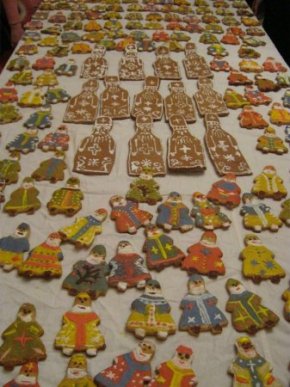 На Тячівщині віряни напекли солодких "миколайчиків" для бійців АТО – 09