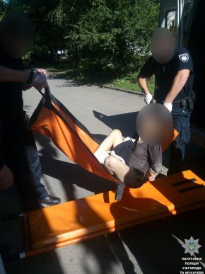 У Мукачеві чоловік покинув свою співмешканку у нелюдських умовах – 01