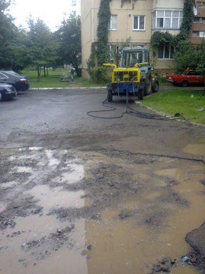 У Мукачеві продовжують традицію підготовки дороги до ремонту в дощову погоду (ФОТОФАКТ) – 02
