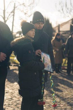 У Мукачеві попрощалися з полеглим військовим Валерієм Сідором – 05