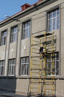 У Мукачеві триває реконструкція колишнього Будинку офіцерів – 05