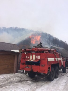 12 рятувальників вранці гасили палаючий будинок – 02