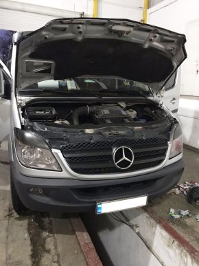 Прикордонники виявили незаконну партію енергетикiв та бiодобавок  – 02 Прикордонники виявили незаконну партію енергетикiв та бiодобавок  – 02