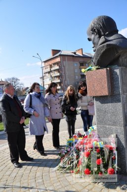 У день 200-річчя від дня народження Тараса Шевченка, мукачівці вшановували його пам’ять (ФОТО) – 23