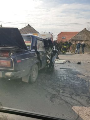 На в’їзді в Ужгород трапилась аварія. На місці ДТП працюють поліцейські, медики і рятувальники – 01