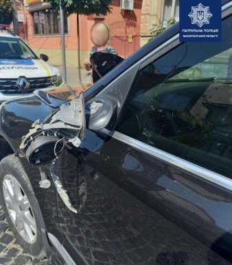 У центральній частині Мукачева сталась ДТП. Винуватець утік – 02 У центральній частині Мукачева сталась ДТП. Винуватець утік – 02