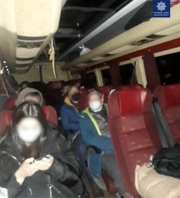 Патрульні зупиняють автобуси, що здійснюють нерегулярні пасажирські перевезення – 07 Патрульні зупиняють автобуси, що здійснюють нерегулярні пасажирські перевезення – 07