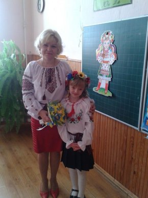 Шкільний фотоальбом: як учні Мукачева 1 Вересня відзначали (ФОТОРЕПОРТАЖ) – 05