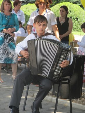 Під час благодійного концерту виноградівці підтримали закарпатських військових (ФОТО) – 11