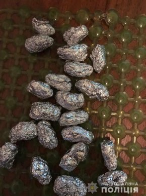 Чоловік ховав наркотики у кухонній шафі – 03