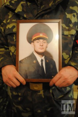 Мукачівці попрощались з загиблим бійцем 128-ої бригади Денисом Кисельовим (ФОТО) – 04