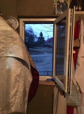 Невідомі проникли у храм і скоїли злочин – 04