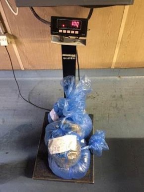 На Закарпатті затримали митника, який отримав хабар за сприяння контрабанді бурштину – 03